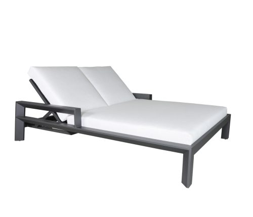 Muse-Arm-Outdoor-Daybed-S